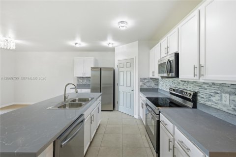 Villa ou maison à vendre à Lehigh Acres, Floride: 4 chambres, 169.83 m2 № 2294084 - photo 6