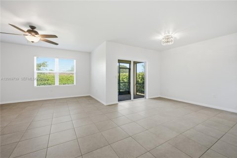 Villa ou maison à vendre à Lehigh Acres, Floride: 4 chambres, 169.83 m2 № 2294084 - photo 28