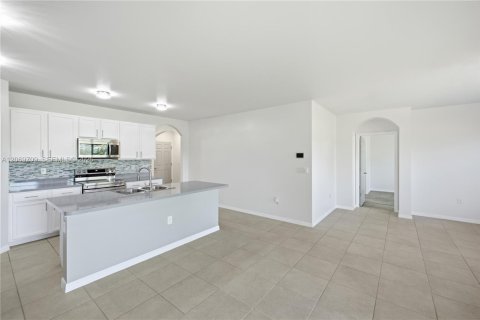 Villa ou maison à vendre à Lehigh Acres, Floride: 4 chambres, 169.83 m2 № 2294084 - photo 26