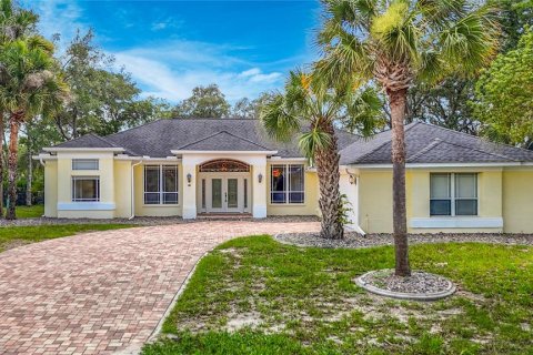 House in Weeki Wachee, Florida 3 bedrooms, 216.93 sq.m. № 2133892