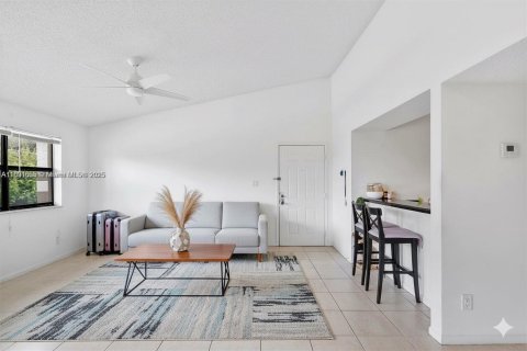 Condominio en venta en Hollywood, Florida, 1 dormitorio, 78.13 m2 № 1946339 - foto 9