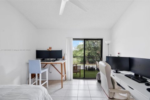 Condominio en venta en Hollywood, Florida, 1 dormitorio, 78.13 m2 № 1946339 - foto 16