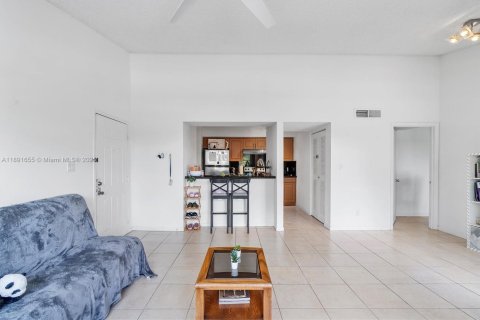Condominio en venta en Hollywood, Florida, 1 dormitorio, 78.13 m2 № 1946339 - foto 11