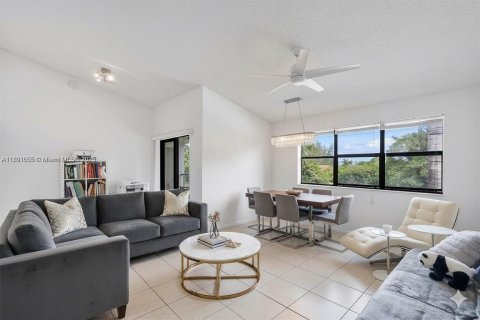 Condominio en venta en Hollywood, Florida, 1 dormitorio, 78.13 m2 № 1946339 - foto 1