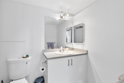 Condominio en venta en Hollywood, Florida, 1 dormitorio, 78.13 m2 № 1946339 - foto 17