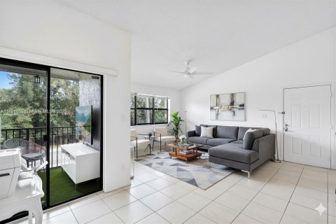 Condominio en venta en Hollywood, Florida, 1 dormitorio, 78.13 m2 № 1946339 - foto 3