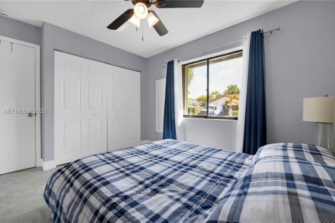 Casa en venta en Miami, Florida, 4 dormitorios, 215.9 m2 № 2056823 - foto 10