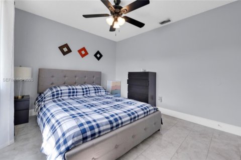 Casa en venta en Miami, Florida, 4 dormitorios, 215.9 m2 № 2056823 - foto 11