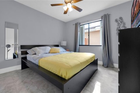 Casa en venta en Miami, Florida, 4 dormitorios, 215.9 m2 № 2056823 - foto 12