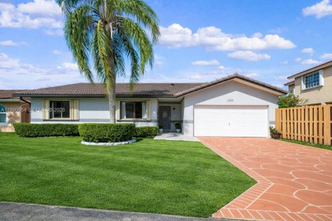 Casa en Miami, Florida 4 dormitorios, 215.9 m2 № 2056823