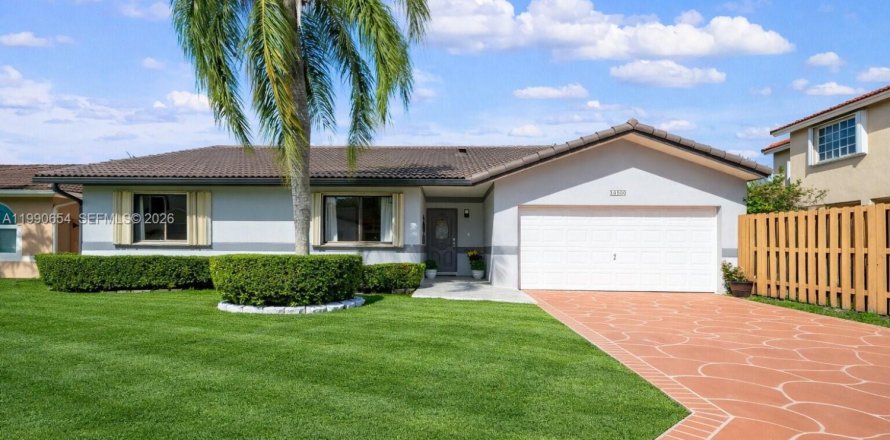 Casa en Miami, Florida 4 dormitorios, 215.9 m2 № 2056823