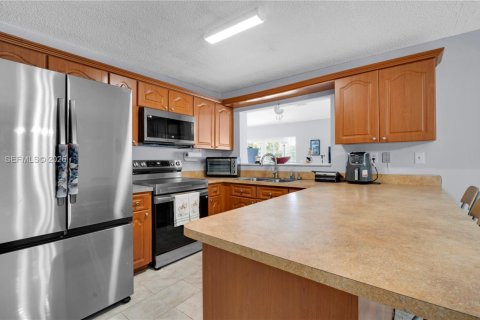 Casa en venta en Miami, Florida, 4 dormitorios, 215.9 m2 № 2056823 - foto 20