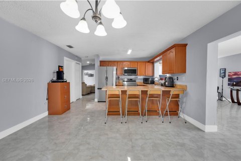 Casa en venta en Miami, Florida, 4 dormitorios, 215.9 m2 № 2056823 - foto 22