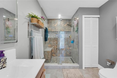 Casa en venta en Miami, Florida, 4 dormitorios, 215.9 m2 № 2056823 - foto 18