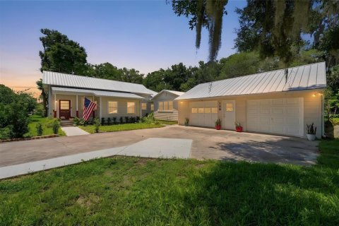 House in Lake Helen, Florida 4 bedrooms, 184.88 sq.m. № 2208333