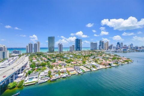 Condo in Aventura, Florida, 4 bedrooms  № 2032040 - photo 25