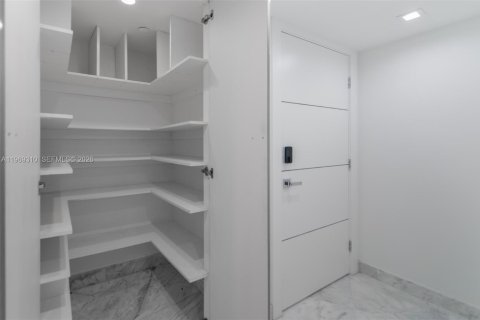 Condo in Aventura, Florida, 4 bedrooms  № 2032040 - photo 14