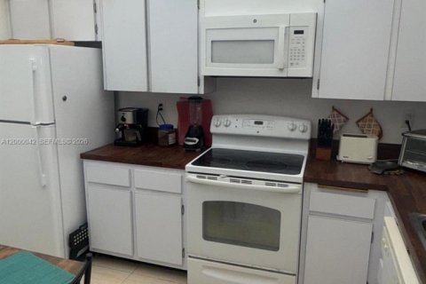 Купить кондоминиум в Ки-Бискейн, Флорида 1 спальня, 101.17м2, № 2067636 - фото 14