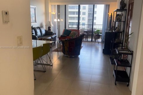 Купить кондоминиум в Ки-Бискейн, Флорида 1 спальня, 101.17м2, № 2067636 - фото 13