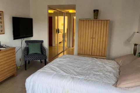 Купить кондоминиум в Ки-Бискейн, Флорида 1 спальня, 101.17м2, № 2067636 - фото 16