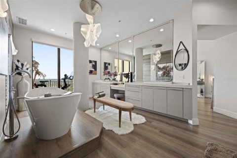 Condominio en venta en Fort Myers, Florida, 4 dormitorios, 364.92 m2 № 2306280 - foto 30