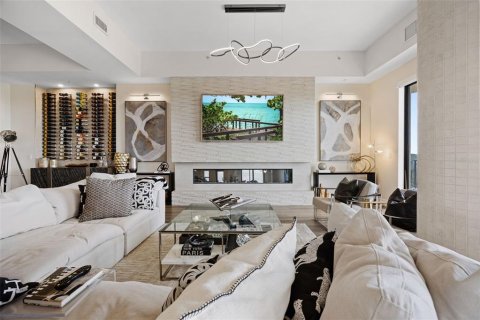 Condominio en venta en Fort Myers, Florida, 4 dormitorios, 364.92 m2 № 2306280 - foto 8