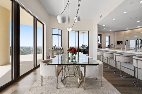 Condominio en venta en Fort Myers, Florida, 4 dormitorios, 364.92 m2 № 2306280 - foto 3