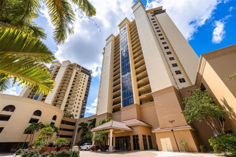 Condominio en venta en Fort Myers, Florida, 4 dormitorios, 364.92 m2 № 2306280 - foto 5