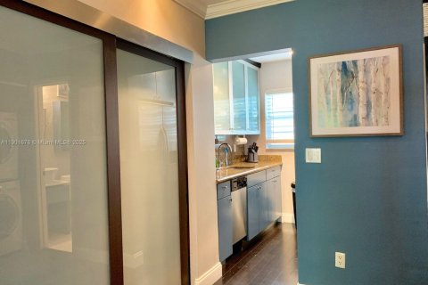 Condo in Miami Beach, Florida  № 1953217 - photo 12