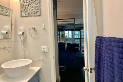 Condo in Miami Beach, Florida  № 1953217 - photo 16