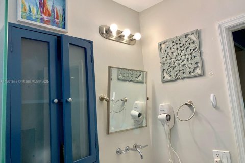 Condo in Miami Beach, Florida  № 1953217 - photo 17