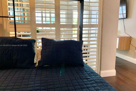 Condo in Miami Beach, Florida  № 1953217 - photo 10