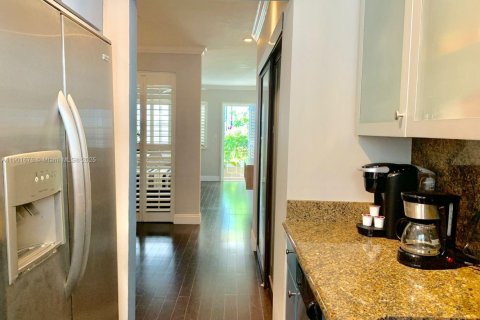 Condo in Miami Beach, Florida  № 1953217 - photo 14