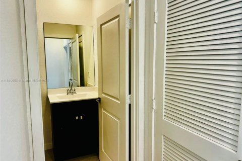 Townhouse in Homestead, Florida 3 bedrooms, 151.24 sq.m. № 1797671 - photo 16