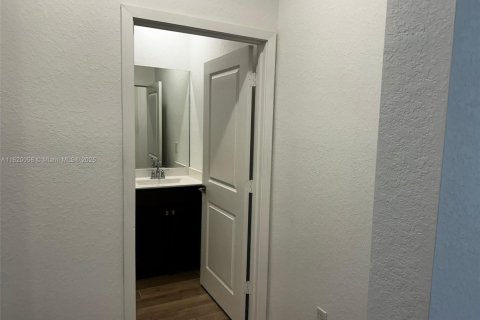 Townhouse in Homestead, Florida 3 bedrooms, 151.24 sq.m. № 1797671 - photo 7