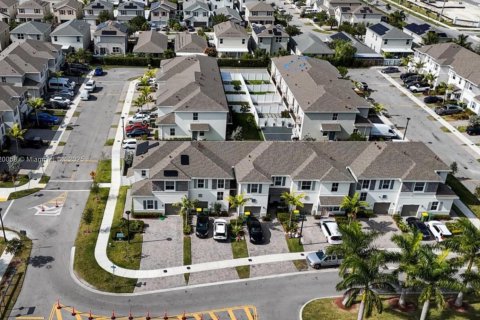 Townhouse in Homestead, Florida 3 bedrooms, 151.24 sq.m. № 1797671 - photo 1