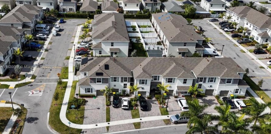 Townhouse in Homestead, Florida 3 bedrooms, 151.24 sq.m. № 1797671