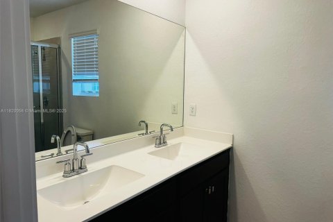 Townhouse in Homestead, Florida 3 bedrooms, 151.24 sq.m. № 1797671 - photo 14