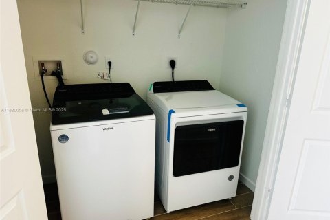 Townhouse in Homestead, Florida 3 bedrooms, 151.24 sq.m. № 1797671 - photo 9