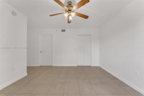 Condo in Homestead, Florida, 3 bedrooms № 2244432 - photo 19