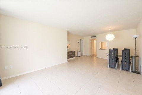 Купить кондоминиум в Майами, Флорида 1 спальня, 96.25м2, № 2048583 - фото 12