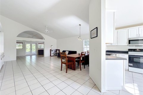 Villa ou maison à vendre à Lake Mary, Floride: 3 chambres, 153.85 m2 № 2221071 - photo 5