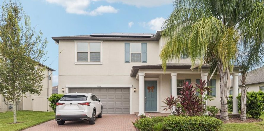 House in Lutz, Florida 4 bedrooms, 241.36 sq.m. № 1903642
