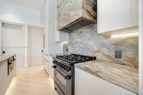 Купить виллу или дом в Пальметто-Бей, Флорида 5 спален, 251.21м2, № 2026719 - фото 10