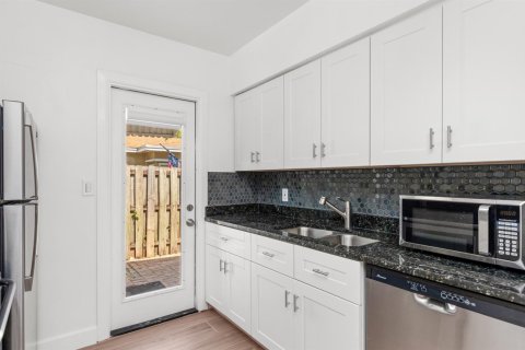 Touwnhouse à louer à Fort Lauderdale, Floride: 2 chambres, 83.43 m2 № 2414383 - photo 13