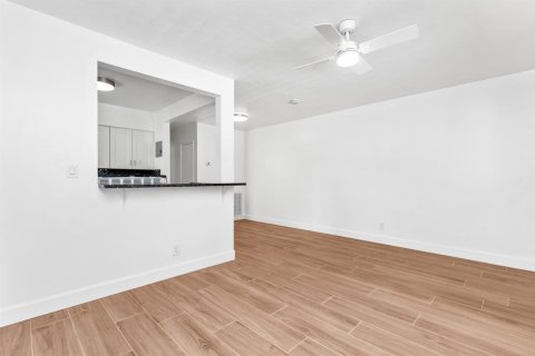 Touwnhouse à louer à Fort Lauderdale, Floride: 2 chambres, 83.43 m2 № 2414383 - photo 4