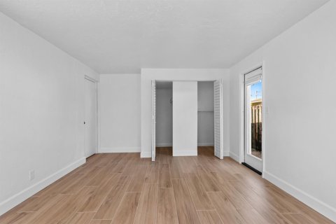 Touwnhouse à louer à Fort Lauderdale, Floride: 2 chambres, 83.43 m2 № 2414383 - photo 25