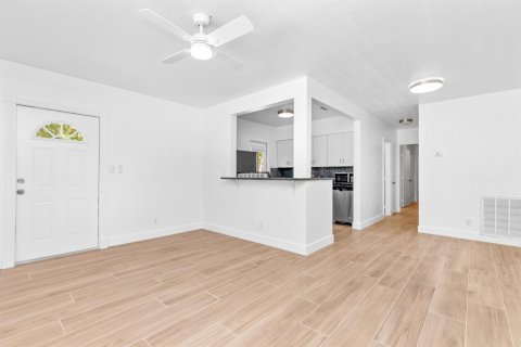 Touwnhouse à louer à Fort Lauderdale, Floride: 2 chambres, 83.43 m2 № 2414383 - photo 9