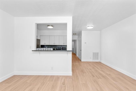 Touwnhouse à louer à Fort Lauderdale, Floride: 2 chambres, 83.43 m2 № 2414383 - photo 10
