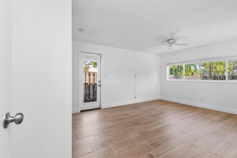 Touwnhouse à louer à Fort Lauderdale, Floride: 2 chambres, 83.43 m2 № 2414383 - photo 23